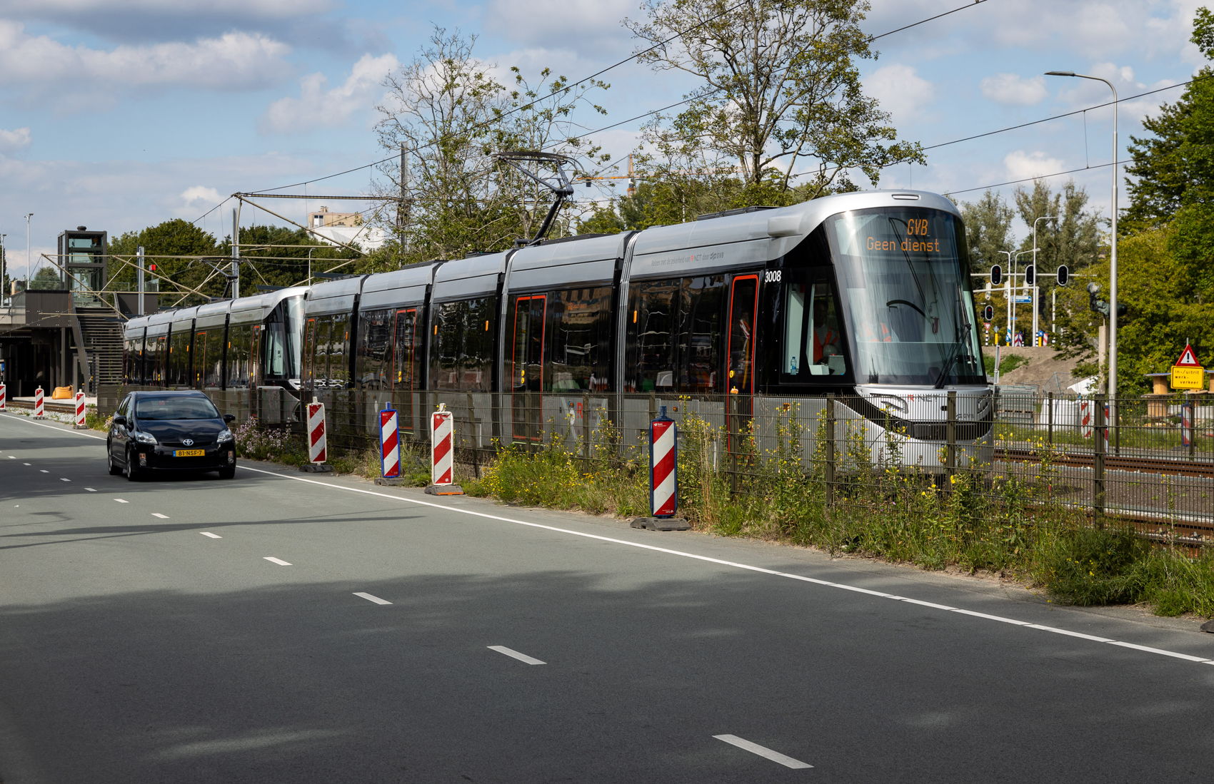 De testtram bij de Ouderkerkerlaan. De testtram bij de Ouderkerkerlaan.