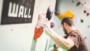 cliffhanger boulderlounge berlin wall