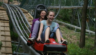 scharmützelbob die sommerrodelbahn mädchen