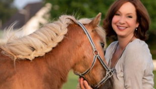 iris brosen mit pferd