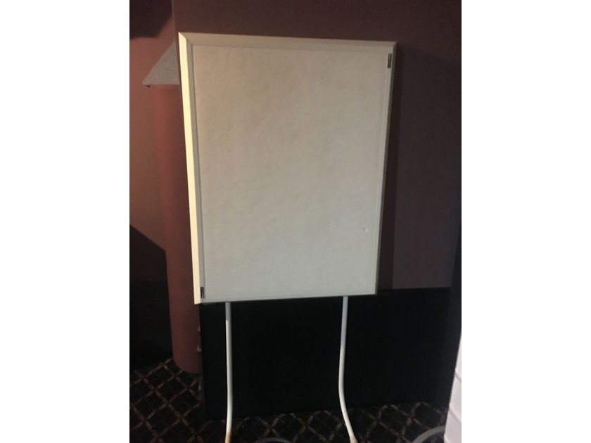 RealTraps RFZ panel Two white with stands; 2 black available