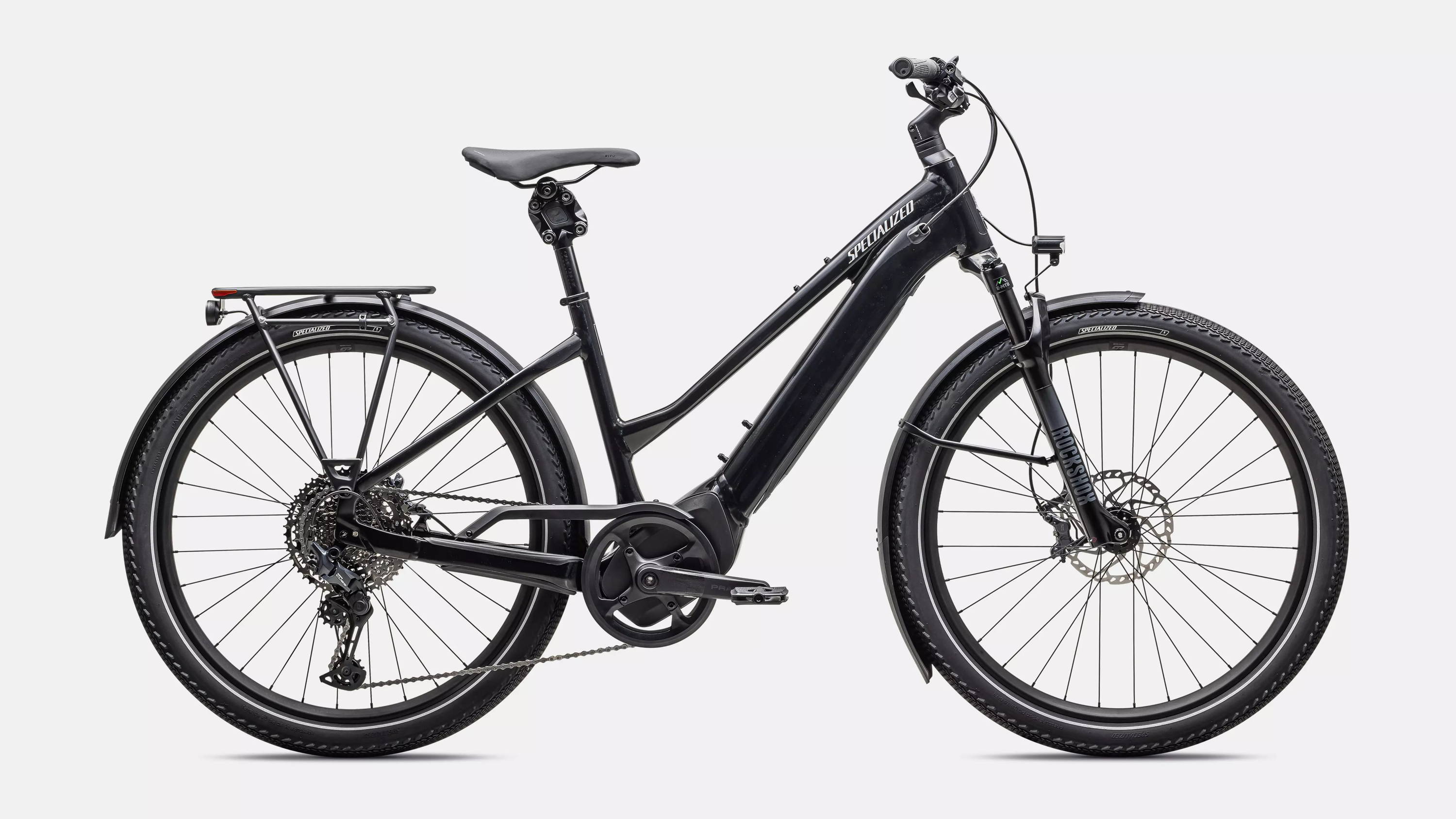 Gazelle Paris C7 elektrische stadsfiets met lage instap, afgebeeld in zijaanzicht op neutrale achtergrond, met Bosch middenmotor, gesloten kettingkast, verende voorvork en zadelpen, MIK-bagagedrager en spatborden – gericht op comfortabel dagelijks gebruik en woon-werkverkeer.