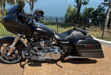 2022 HARLEY-DAVIDSON ROAD GLIDE SPECIAL motorcycle for rent near Hendersonville, TN
