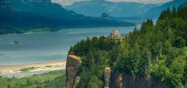 Historic HWY 30 to Vista house and Multnomah Falls near Portland, OR