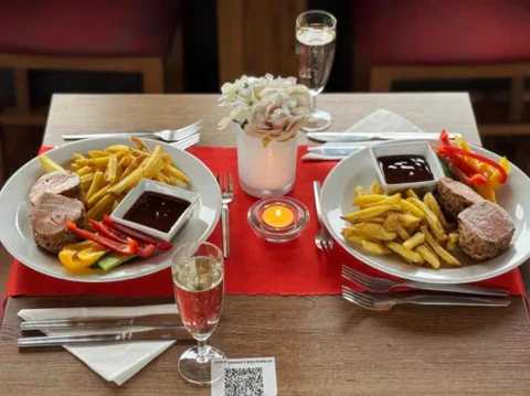 Evening cruise through Prague with 3-course served menu