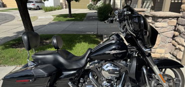 2014 HARLEY-DAVIDSON FLHXS STREET GLIDE SPECIAL (VIVID BLACK) motorcycle for rent near Sandy , UT