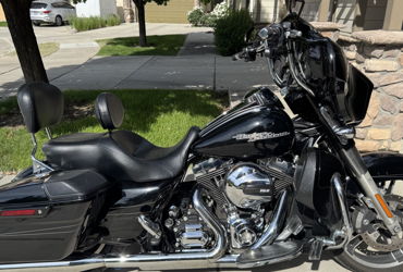 2014 HARLEY-DAVIDSON FLHXS STREET GLIDE SPECIAL (VIVID BLACK) motorcycle for rent near Sandy , UT