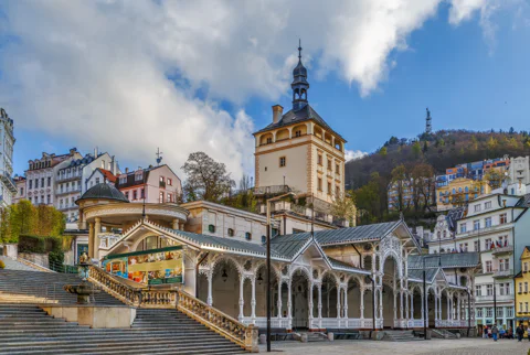 From Prague: Private Karlovy Vary & Crystal Factory Tour