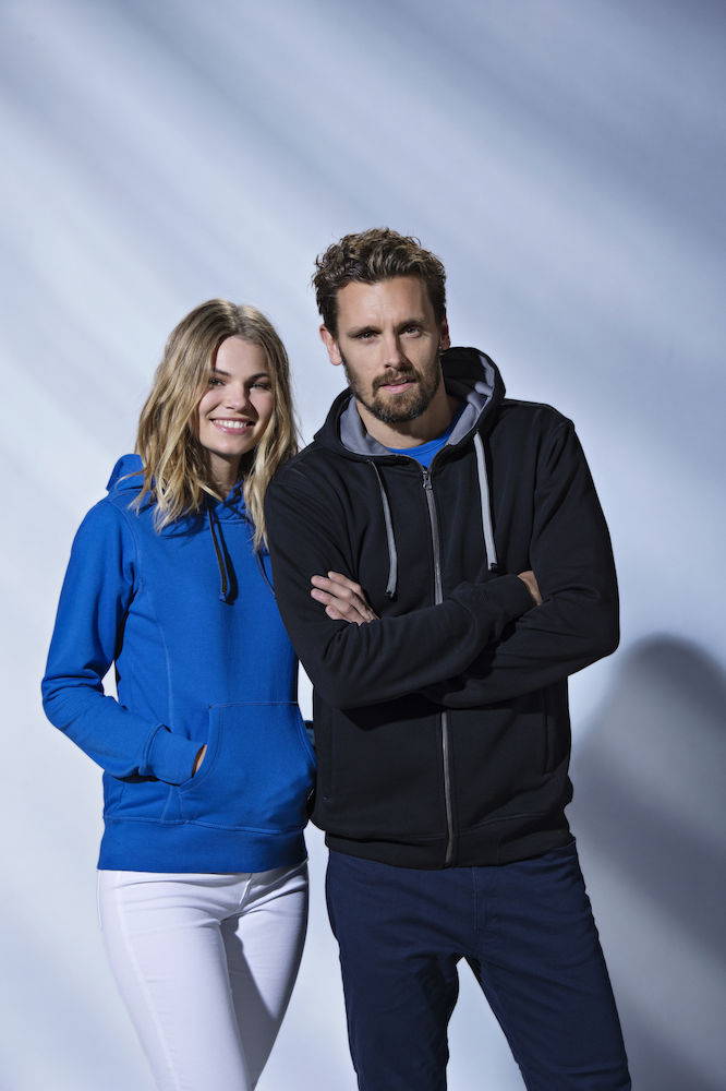 Hoodies in der Schweiz besticken lassen