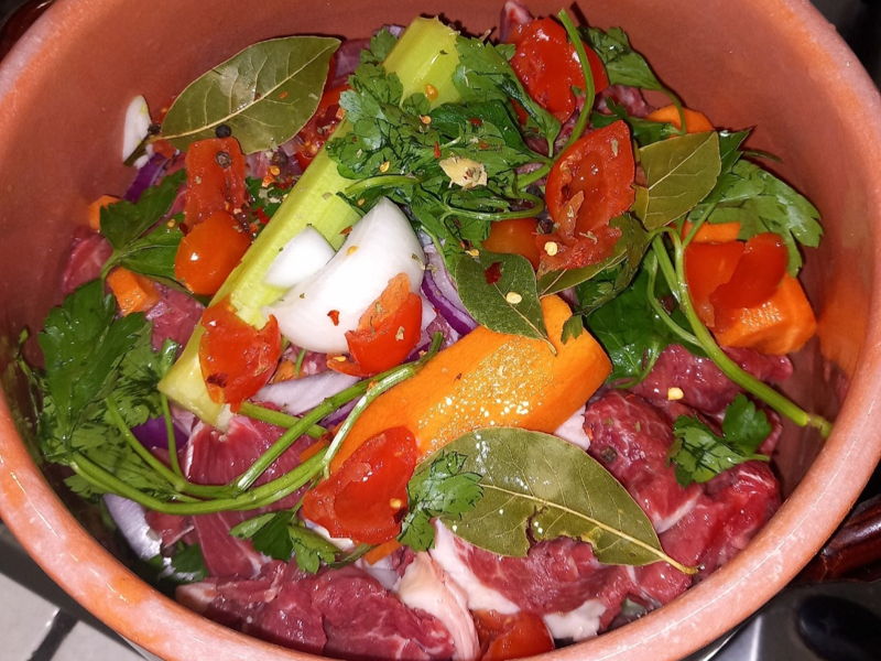 Cours de cuisine Arnesano: Cuisson en terre cuite : découvrez la viande à la pignata