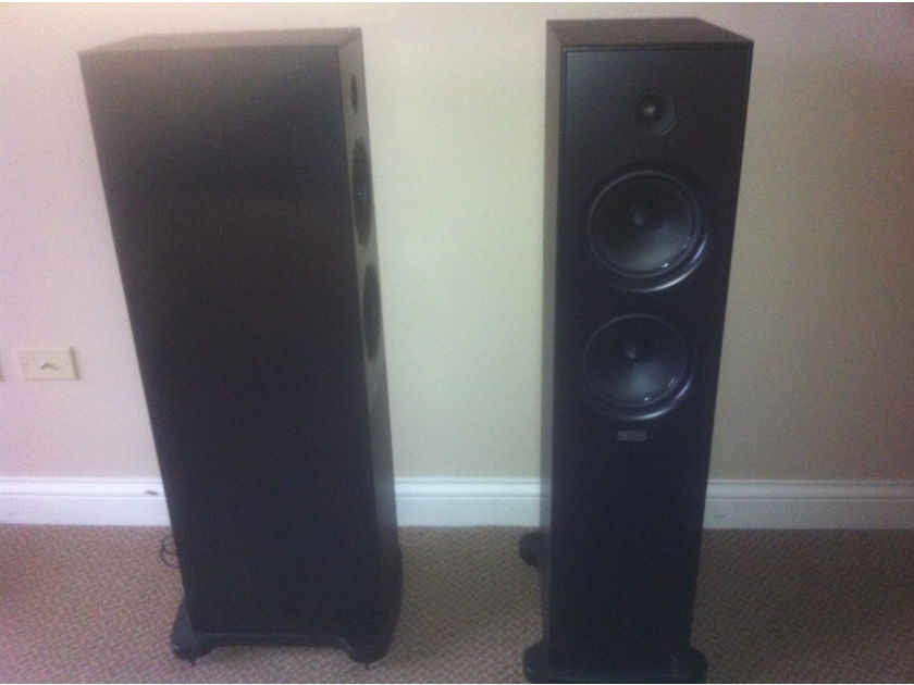 Epos Epic 5 loudspeakers like new-- incredibly musical and engaging! Like new condition!