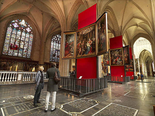  België
- Interior of Our Lady Cathedral Antwerp © www.milo-profi.be