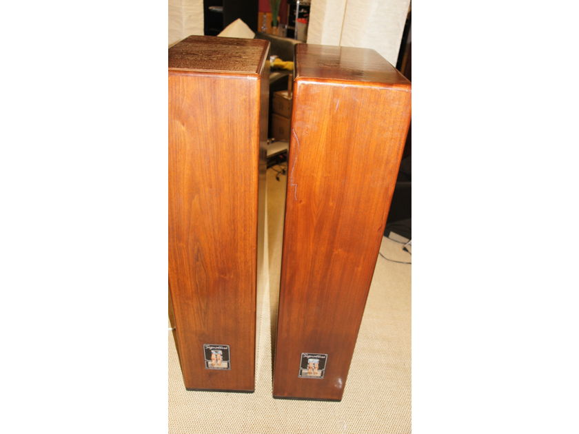 Hales Design Group Signature Loudspeaker external crossovers Previously owned by Robert Harley