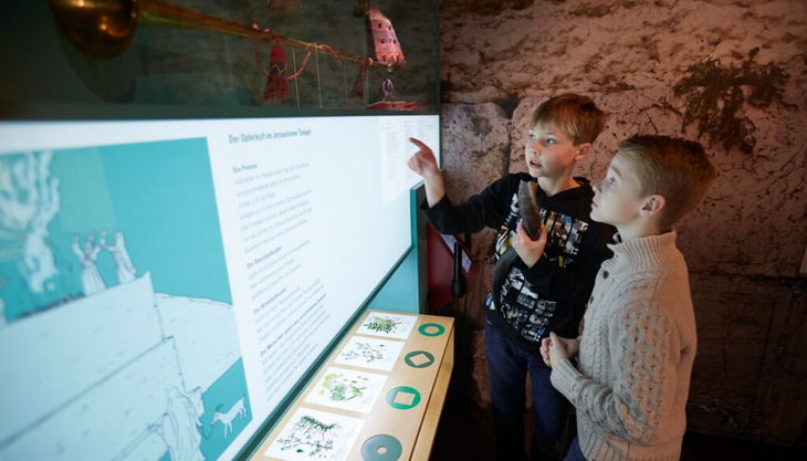 kindergeburtstag frankfurt bibelhaus junge