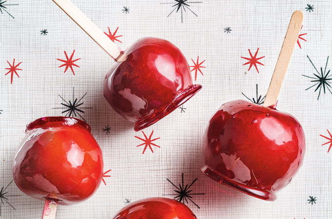 Pomme de tire (candy apple)