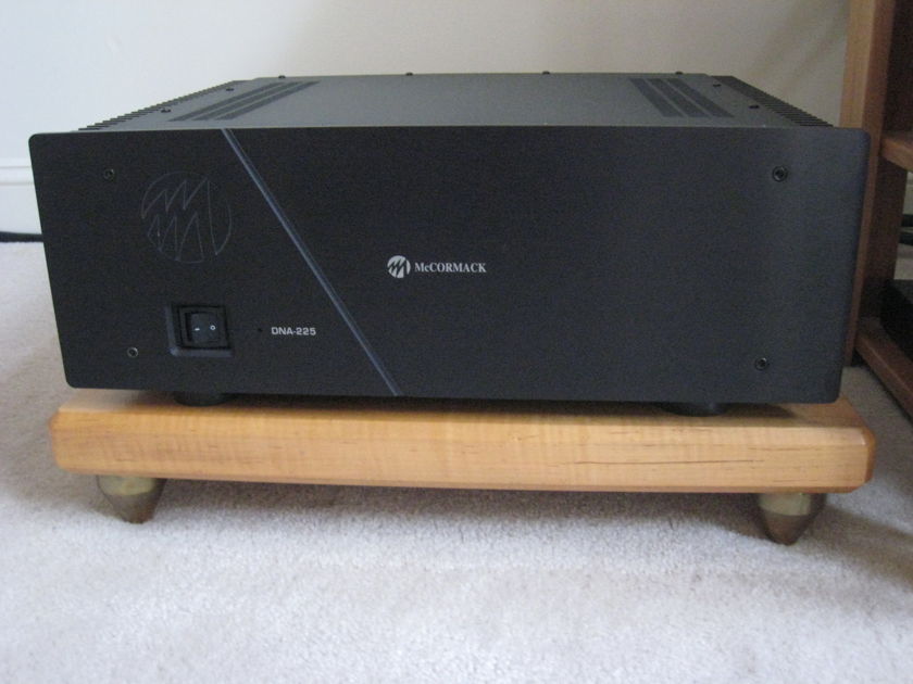 McCormack Audio DNA-225 DNA-225 with Black Faceplate
