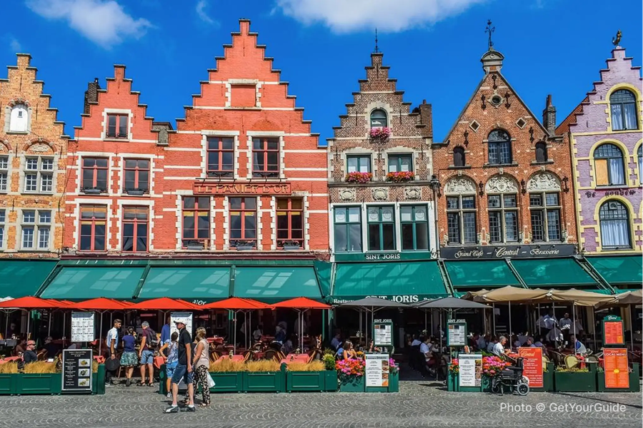 Bruges Private Tour from Paris with Champagne & Canal Cruise - photo 4