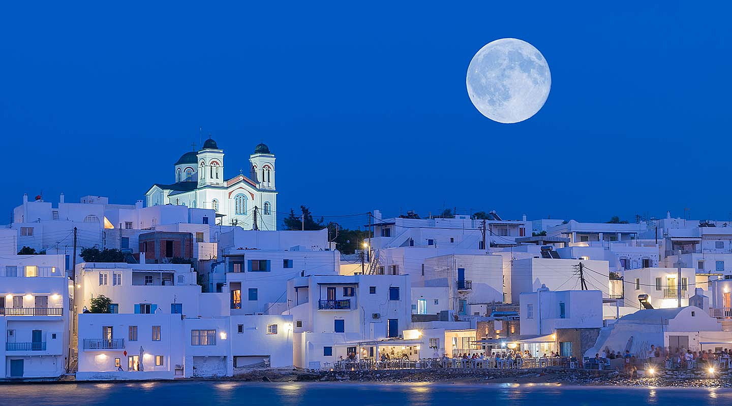  Athens
- Paros is a highly sought after residential area with prime properties for sale.
