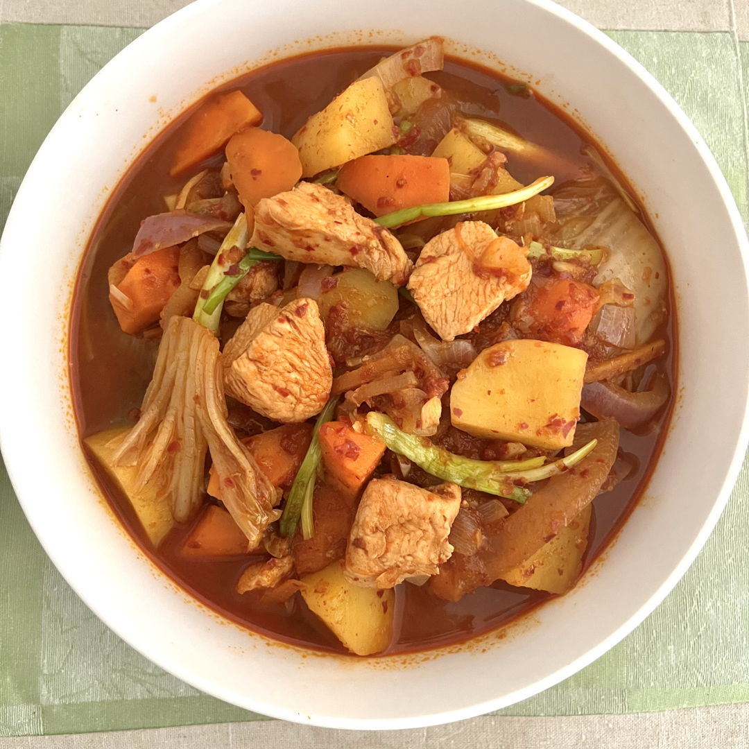 Korean spicy chicken kimchi stew 😉💛