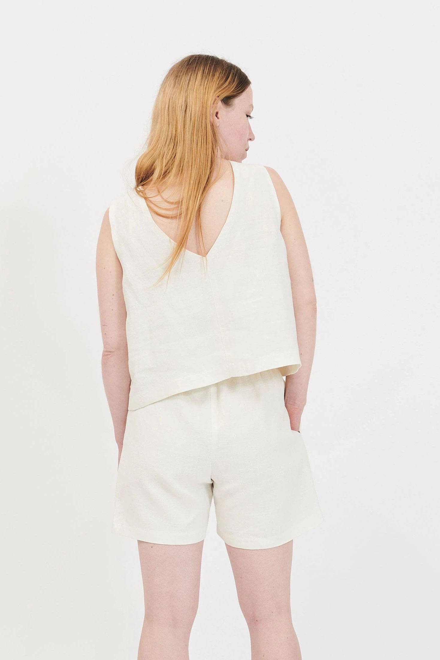 SHIO produces handmade and versatile tops and bottoms made in organic cotton and OEKO-TEX certified linen 