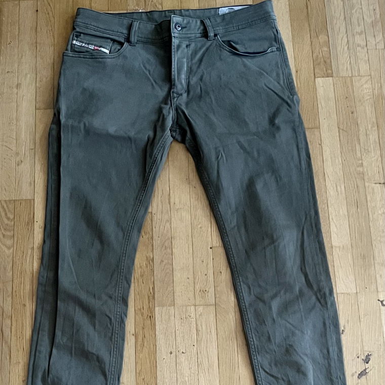 DIESEL Jeans Slim Fit Oliv W33