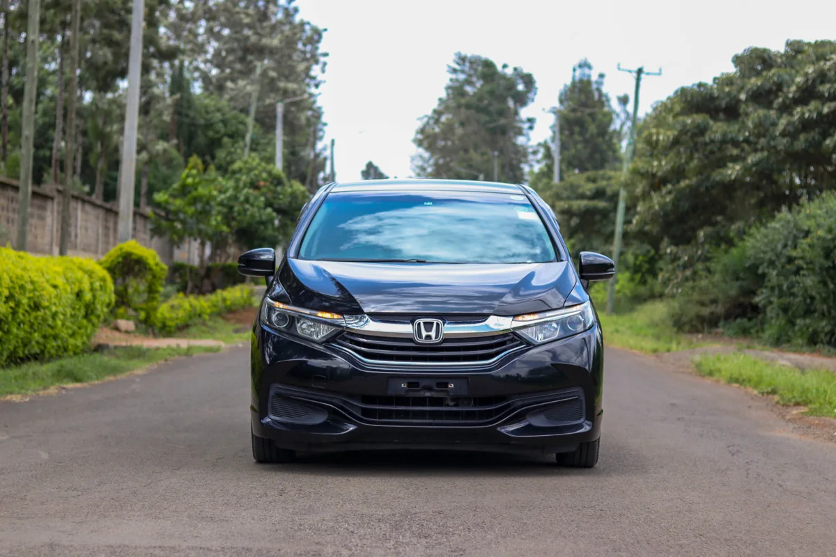 2016 Honda Fit Shuttle — Royal Max Motors — photo 5 of 12