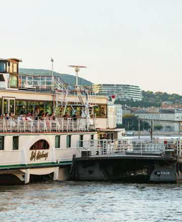 Listen to live music on board the cruise ship