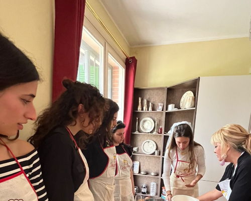 Cooking classes Bologna: Tortellini with a view of the Porticoes of San Luca