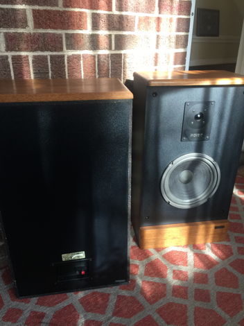 Advent Legacy II Vintage Speakers...Excellent Condition...