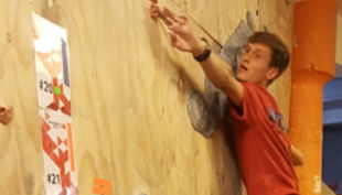boulderworx kletteranlagen kind an kletterwand