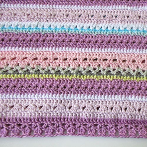 “Pretty pastel” baby deken