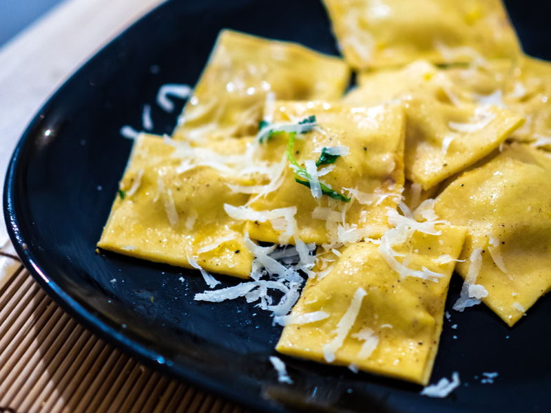 Corsi di cucina Savona: Scopri l'Italia con ravioli, tagliatelle e tiramisù