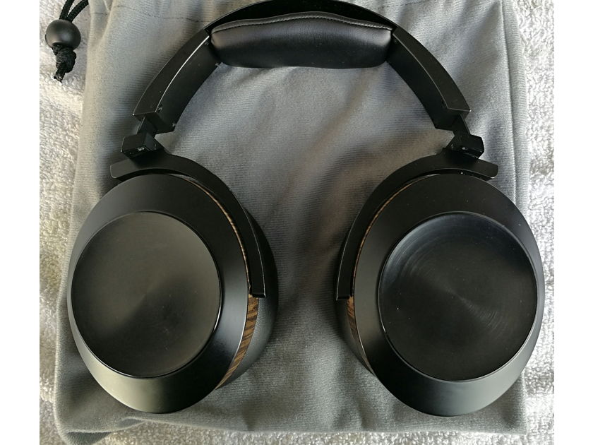 Audeze EL-8 Closed Back planner magnetic headphones in excellent condition!