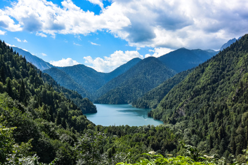 «Жемчужина Кавказских гор» — поездка к озеру Рица