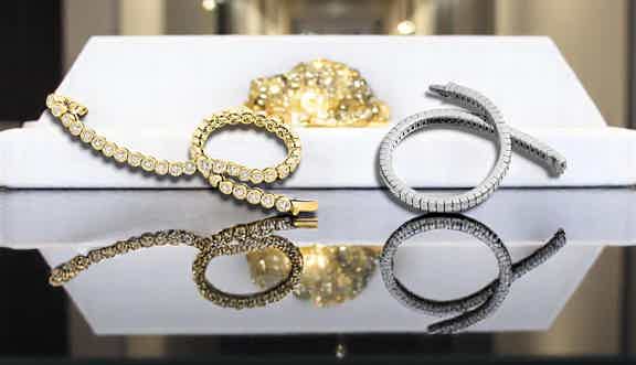 Different types of tennis bracelet setting