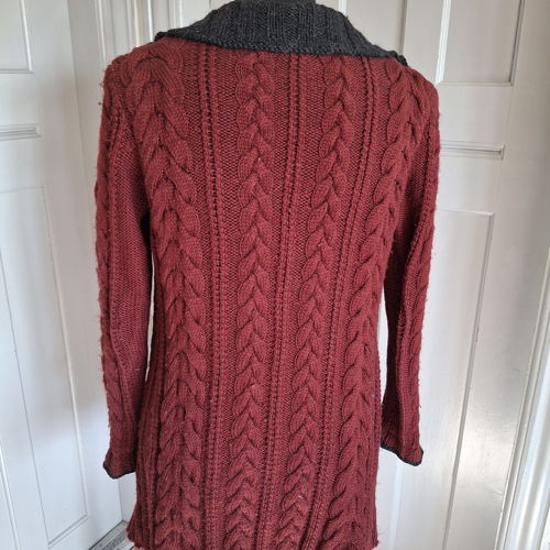 SCIACCA, knitting pattern for a cardigan in cable-stitch for ladies