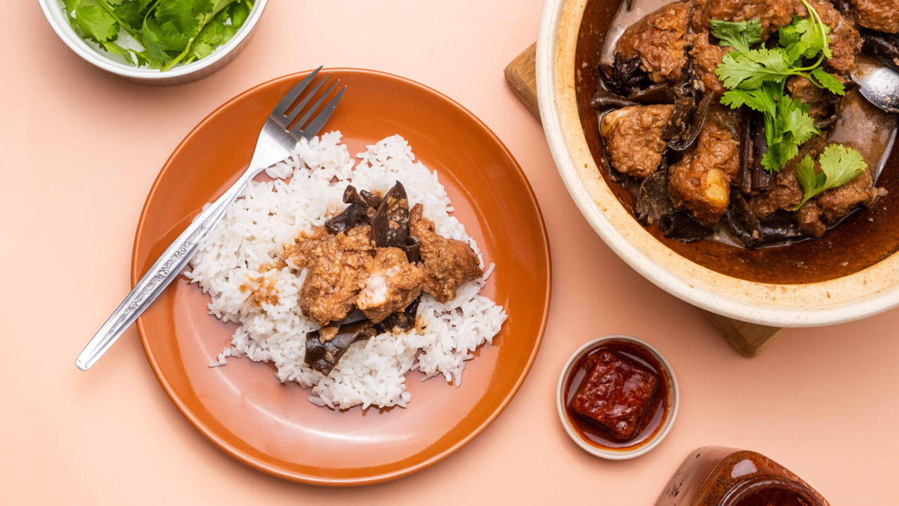Hakka Braised Pork (客家木耳炸肉) - Southeast Asian Recipes - Nyonya Cooking