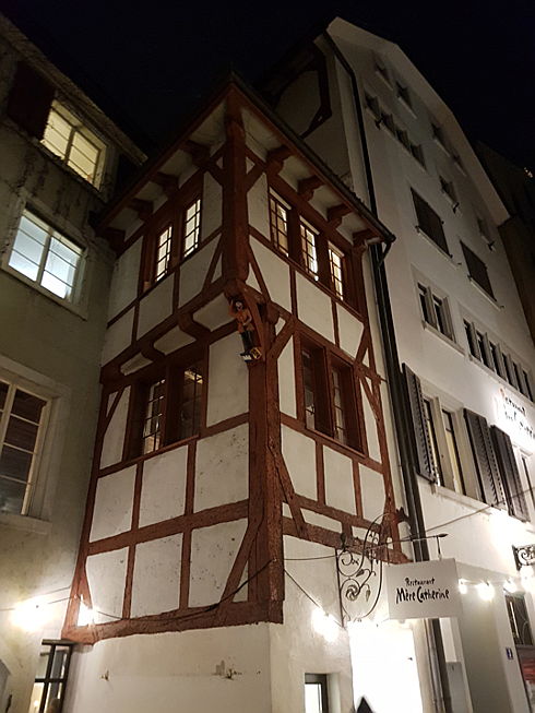  Bülach
- Altstadt Zürich.jpg