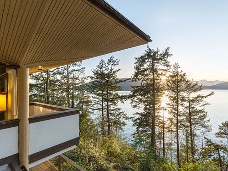  .
- Exclusive architect-designed house with sea views in Vancouver, Canada