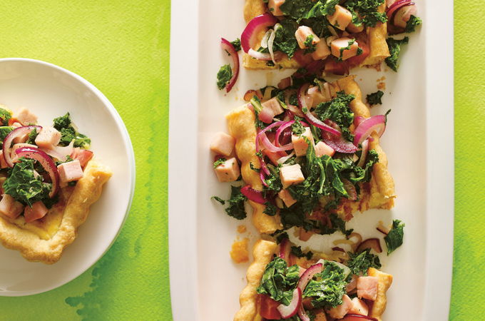 Quiche à l'oignon, au jambon blanc et au kale