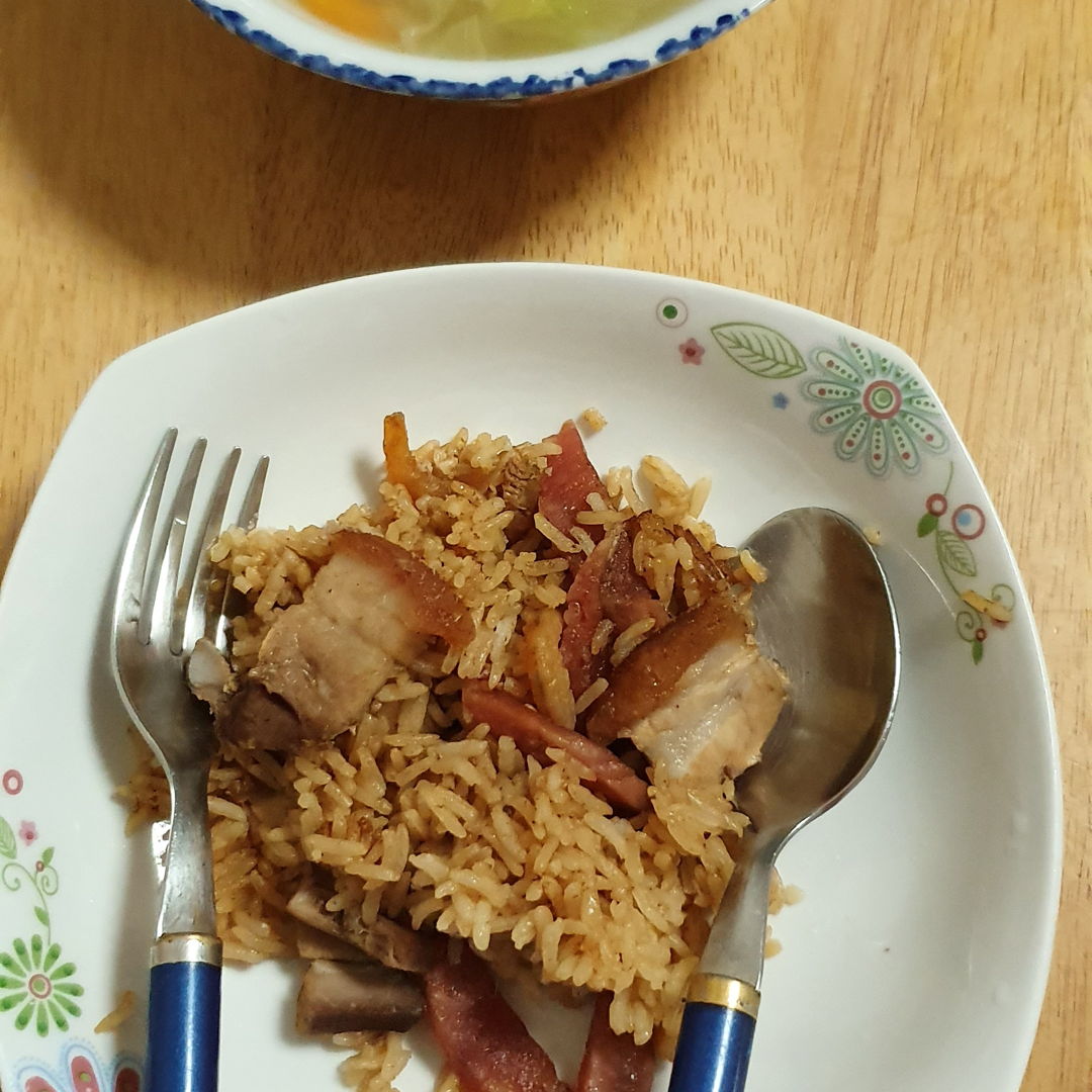 Roast pork and chinese sausage rice with prawn wonton soup