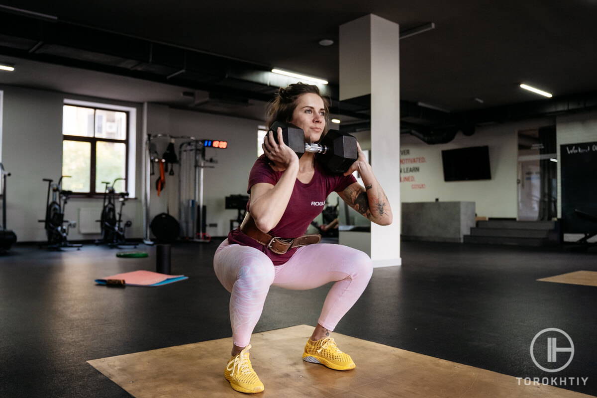woman squat exercise