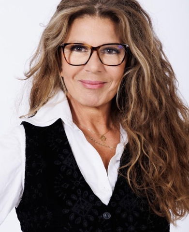 Claire  Coti 