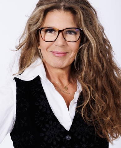 Claire  Coti 