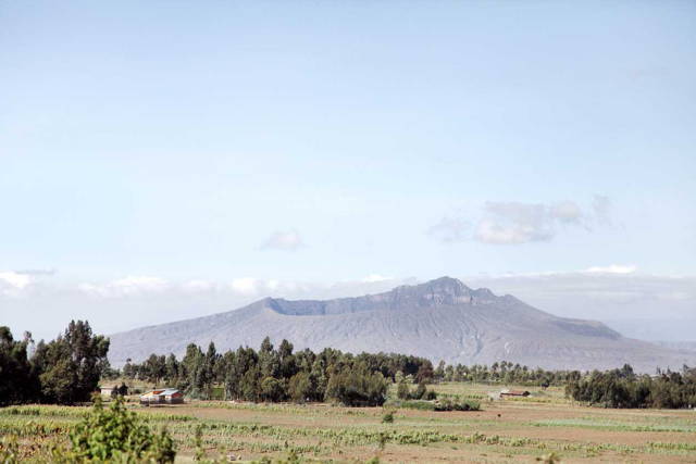 Hiking to Mt Longonot