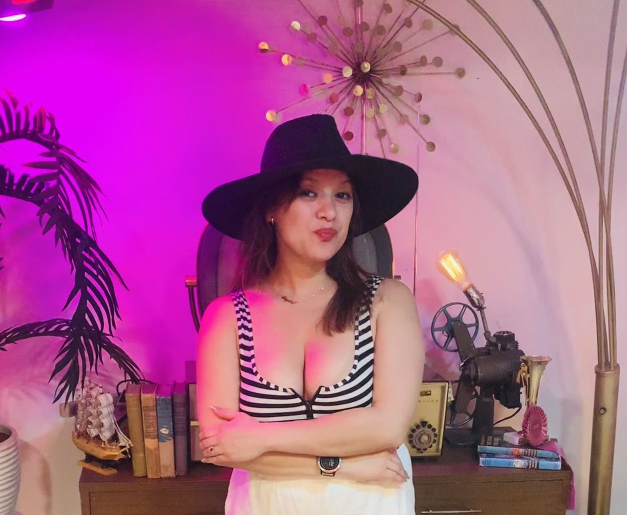 DollyHood