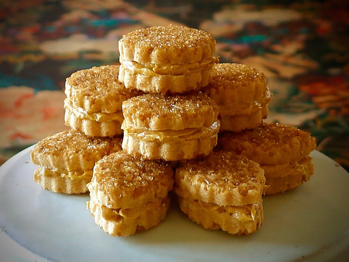 Kinako Shortbread Cookies with Salted Black Sugar Buttercream – Japanagram