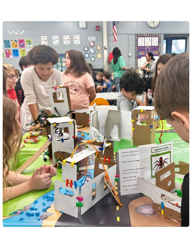 students learning urban planning with 3DuxDesign architecture sets