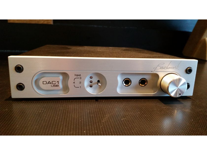 Benchmark Media Systems Dac1 USB Silver USB stand alone pre-amp version with dual headphone outputs