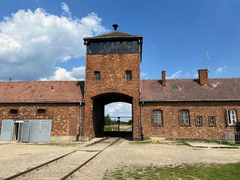 Krakow: Auschwitz Guided Tour with Pickup